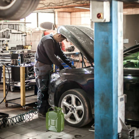 Relaxdays Benzinkanister 5 Liter, Reservekanister Benzin & Diesel, Auslaufsicher, Tragegriff, Kanister Metall, Olivgrün 6 Relaxdays Benzinkanister 5 Liter, Reservekanister Benzin & Diesel, Auslaufsicher, Tragegriff, Kanister Metall, Olivgrün – Bild 4